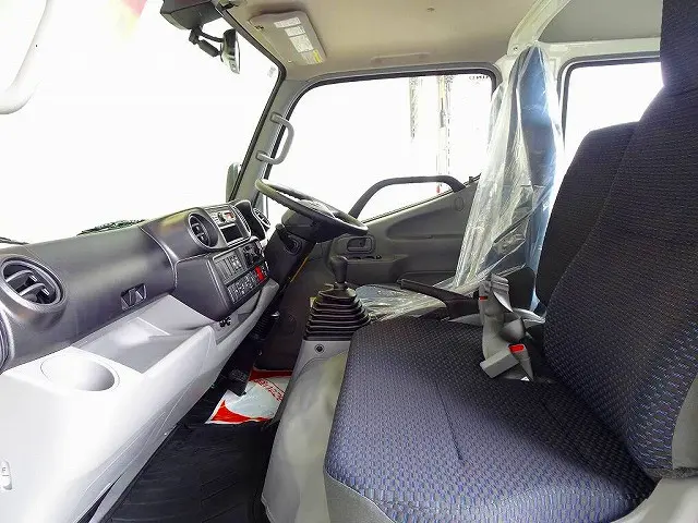 坂道発進補助装置　車線逸脱警報装置　衝突被害軽減ブレーキ　アイドリングストップ　フォグランプ　トラクションコントロール　ヘッドライトウォッシャー|日野 デュトロ 2DG-XZU685M(4WD)の写真8