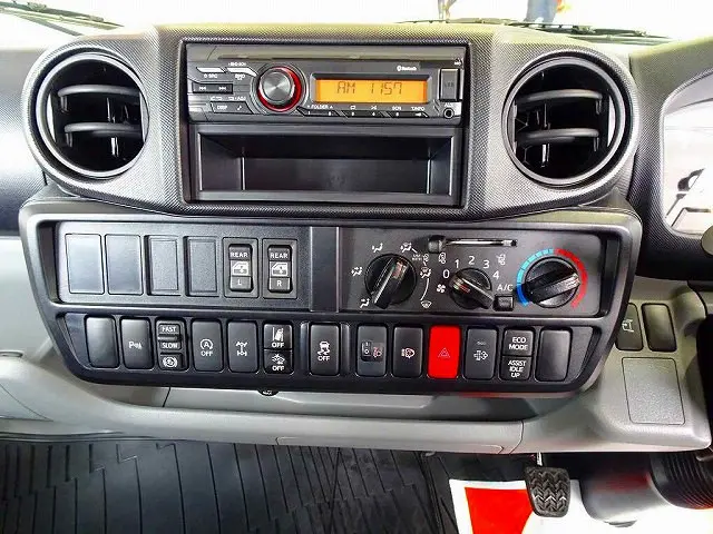 坂道発進補助装置　車線逸脱警報装置　衝突被害軽減ブレーキ　アイドリングストップ　フォグランプ　トラクションコントロール　ヘッドライトウォッシャー|日野 デュトロ 2DG-XZU685M(4WD)の写真10