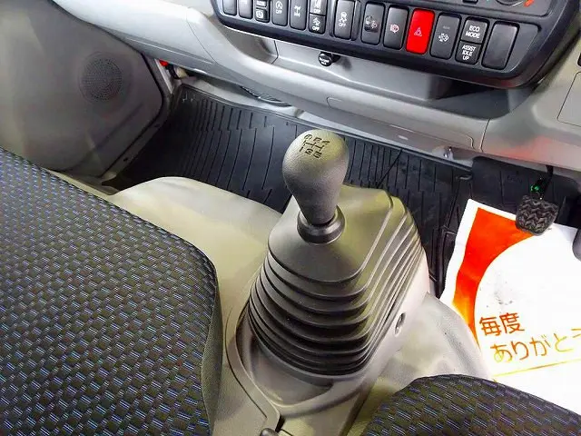 フロア5MT|日野 デュトロ 2DG-XZU685M(4WD)の写真14