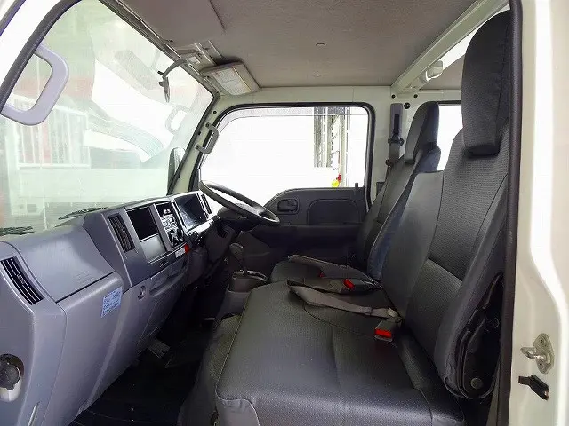 いすゞ エルフ TRG-NJR85A(2WD)の写真8