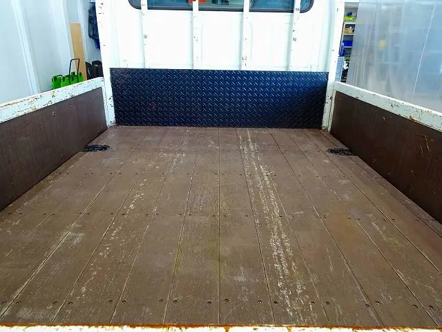 荷台内寸：208×161×35　三方開　荷台作りボデー床二重張り/横ねた鉄製　埋め込みフック2対　前立て縞鋼板張り　リアアオリチェーン2個|いすゞ エルフ TRG-NJR85A(2WD)の写真22
