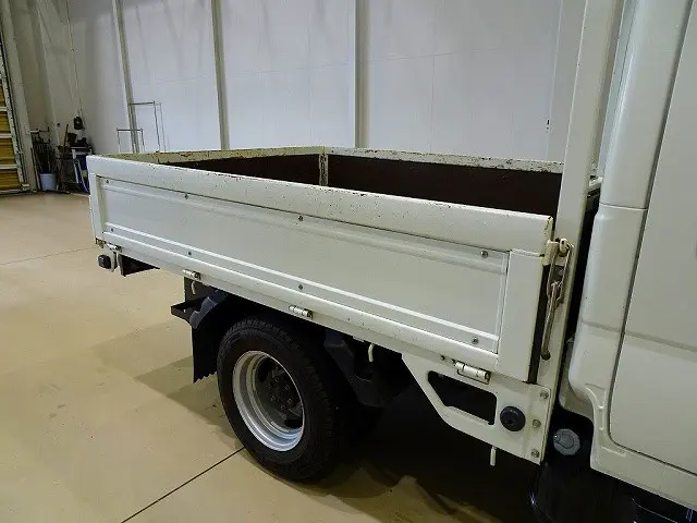 いすゞ エルフ TRG-NJR85A(2WD)の写真23