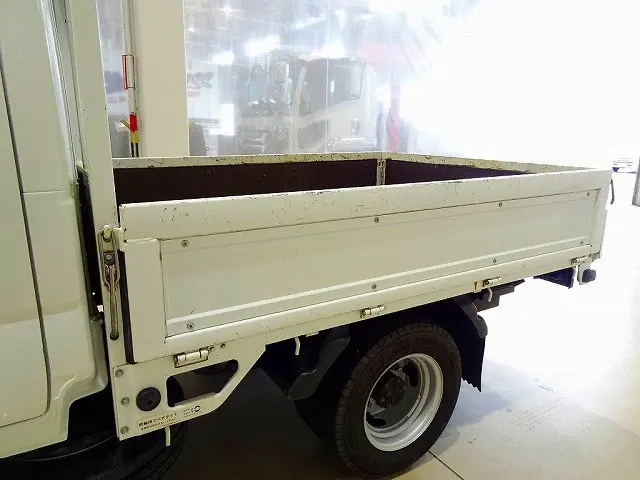 いすゞ エルフ TRG-NJR85A(2WD)の写真24