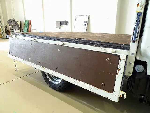 荷台内寸：208×161×35　三方開　荷台作りボデー床二重張り/横ねた鉄製　埋め込みフック2対　前立て縞鋼板張り　リアアオリチェーン2個|いすゞ エルフ TRG-NJR85A(2WD)の写真27