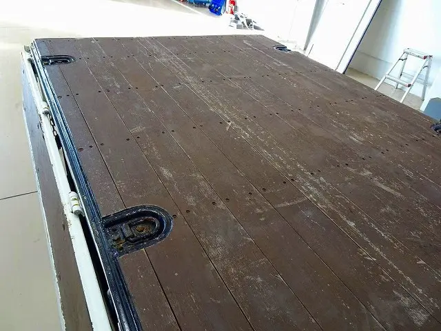 荷台内寸：208×161×35　三方開　荷台作りボデー床二重張り/横ねた鉄製　埋め込みフック2対　前立て縞鋼板張り　リアアオリチェーン2個|いすゞ エルフ TRG-NJR85A(2WD)の写真28