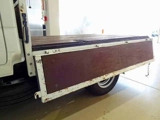 荷台内寸：208×161×35　三方開　荷台作りボデー床二重張り/横ねた鉄製　埋め込みフック2対　前立て縞鋼板張り　リアアオリチェーン2個|いすゞ エルフ TRG-NJR85A(2WD)の写真29