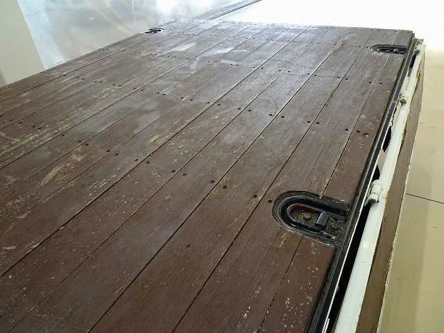 荷台内寸：208×161×35　三方開　荷台作りボデー床二重張り/横ねた鉄製　埋め込みフック2対　前立て縞鋼板張り　リアアオリチェーン2個|いすゞ エルフ TRG-NJR85A(2WD)の写真30