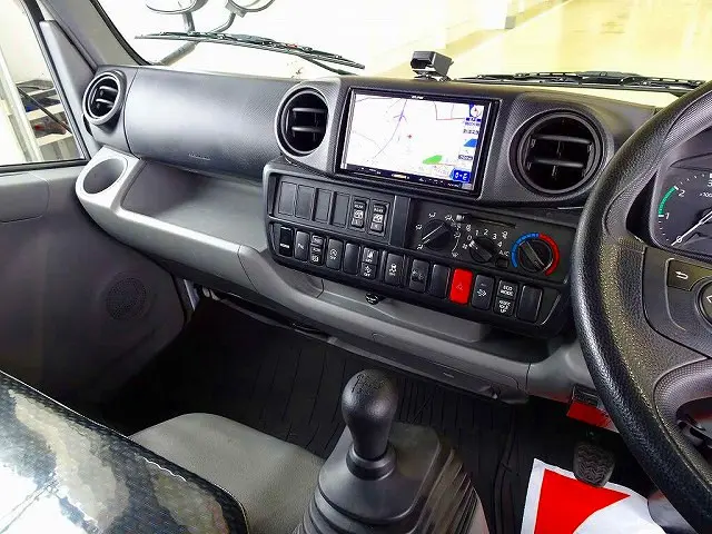 AC　PS　PW(フロント/リア)　SRS　ABS　集中ドアロック　左右電格ミラー/ヒーター/電動角度調整　社外ナビ/バックカメラ連動/フルセグ/CD　ETC　バックモニター　ドライブレコーダー|トヨタ ダイナ 2RG-XZU655(2WD)の写真9