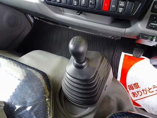 フロア6MT|トヨタ ダイナ 2RG-XZU655(2WD)の写真16