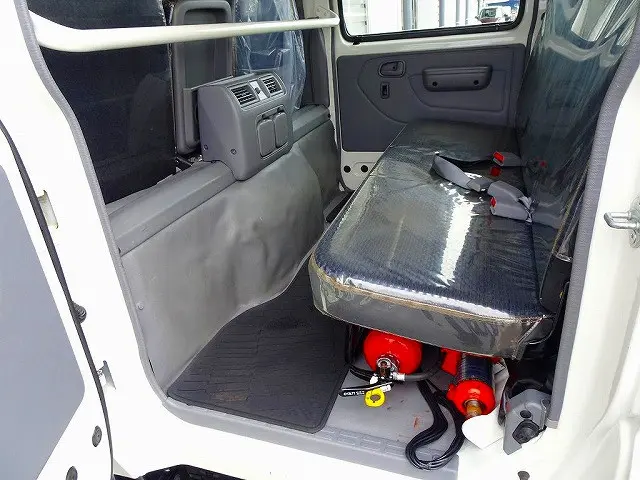 Wキャブ　6人乗り　PW(フロント/リア)　リアヒーター/クーラー付　消火器1個|トヨタ ダイナ 2RG-XZU655(2WD)の写真21