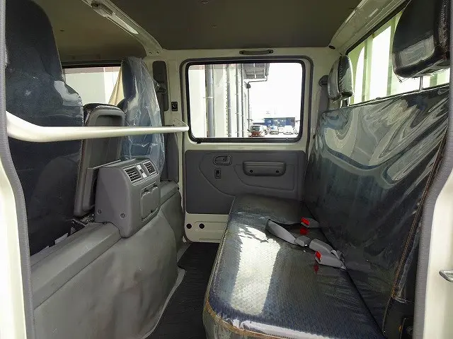 Wキャブ　6人乗り　PW(フロント/リア)　リアヒーター/クーラー付　消火器1個|トヨタ ダイナ 2RG-XZU655(2WD)の写真22