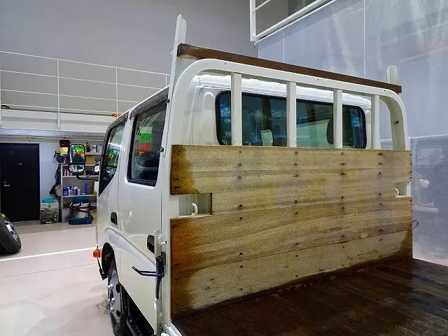 荷台内寸：329×178×36　三方開　床板二重張り　ロープ穴3対　前立て鳥居板張り/左右角出しボルト止め/枕木取付　垂直PG/600kg付|トヨタ ダイナ 2RG-XZU655(2WD)の写真28