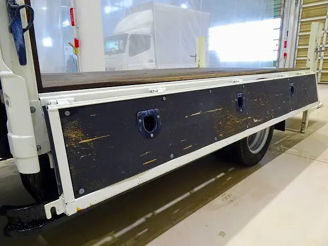 荷台内寸：329×178×36　三方開　床板二重張り　ロープ穴3対　前立て鳥居板張り/左右角出しボルト止め/枕木取付　垂直PG/600kg付|トヨタ ダイナ 2RG-XZU655(2WD)の写真31