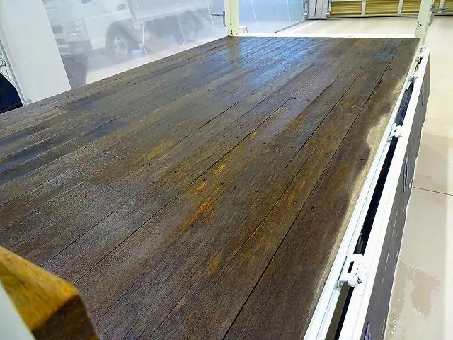 荷台内寸：329×178×36　三方開　床板二重張り　ロープ穴3対　前立て鳥居板張り/左右角出しボルト止め/枕木取付　垂直PG/600kg付|トヨタ ダイナ 2RG-XZU655(2WD)の写真32