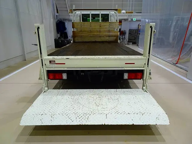 荷台内寸：329×178×36　三方開　床板二重張り　ロープ穴3対　前立て鳥居板張り/左右角出しボルト止め/枕木取付　垂直PG/600kg付|トヨタ ダイナ 2RG-XZU655(2WD)の写真33