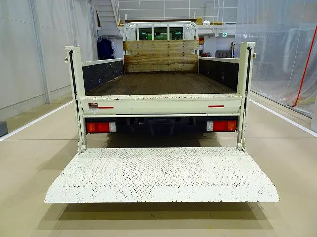 垂直パワーゲート　600kg　極東開発/V601B-1MRT2　長：85cm/有効長：74cm　幅：176cm　左リア支柱PGスイッチ　左リアシャシPGスイッチコード|トヨタ ダイナ 2RG-XZU655(2WD)の写真34