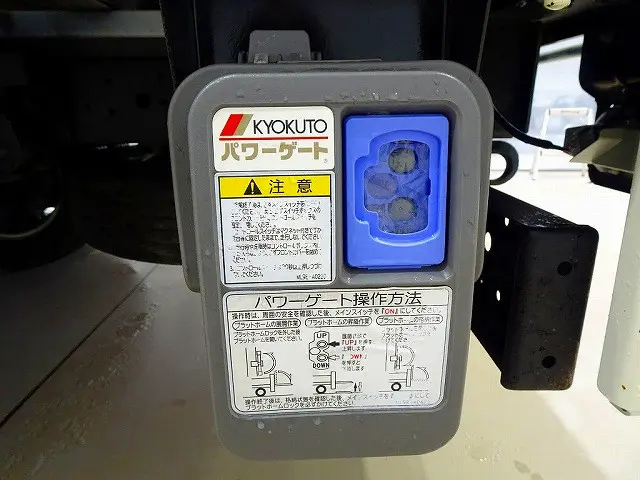 垂直パワーゲート　600kg　極東開発/V601B-1MRT2　長：85cm/有効長：74cm　幅：176cm　左リア支柱PGスイッチ　左リアシャシPGスイッチコード|トヨタ ダイナ 2RG-XZU655(2WD)の写真38