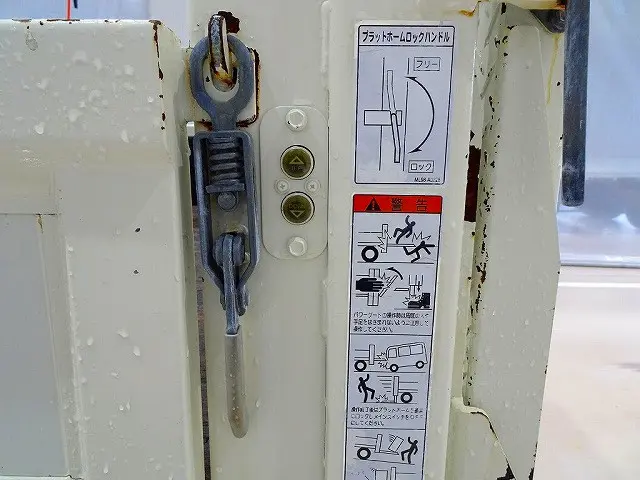 垂直パワーゲート　600kg　極東開発/V601B-1MRT2　長：85cm/有効長：74cm　幅：176cm　左リア支柱PGスイッチ　左リアシャシPGスイッチコード|トヨタ ダイナ 2RG-XZU655(2WD)の写真39