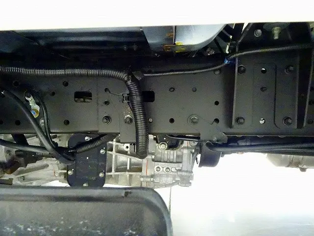 燃料タンク100L　シャーシは 錆止め/マフラー塗装 仕上げに力を入れています。|トヨタ ダイナ 2RG-XZU655(2WD)の写真43