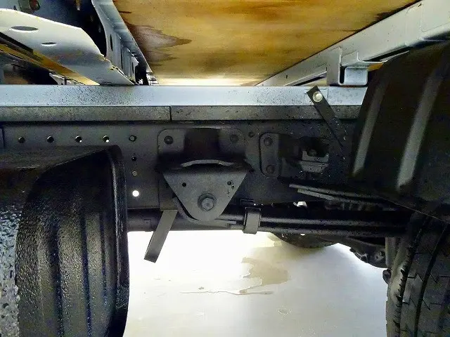 燃料タンク100L　シャーシは 錆止め/マフラー塗装 仕上げに力を入れています。|トヨタ ダイナ 2RG-XZU655(2WD)の写真45