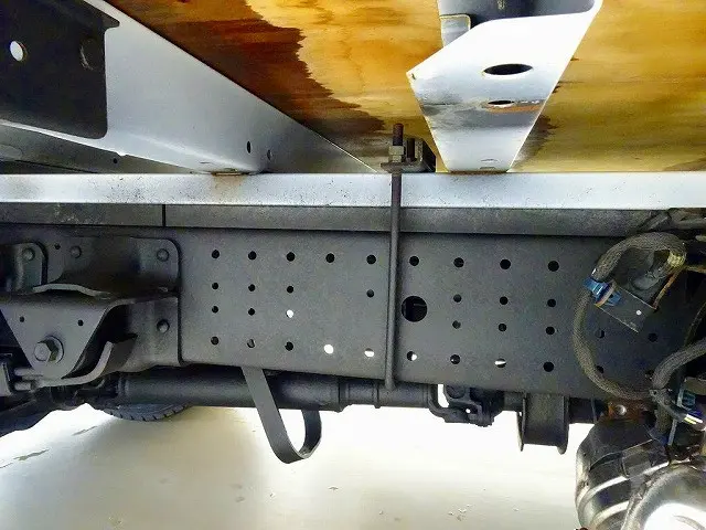 燃料タンク100L　シャーシは 錆止め/マフラー塗装 仕上げに力を入れています。|トヨタ ダイナ 2RG-XZU655(2WD)の写真49