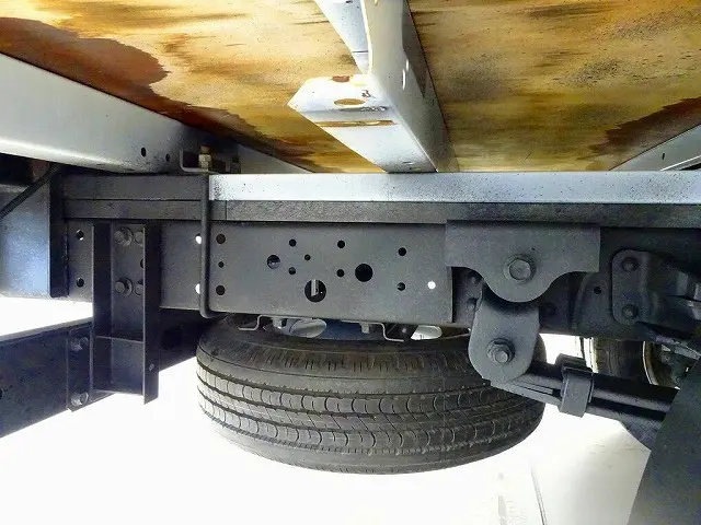 燃料タンク100L　シャーシは 錆止め/マフラー塗装 仕上げに力を入れています。|トヨタ ダイナ 2RG-XZU655(2WD)の写真50