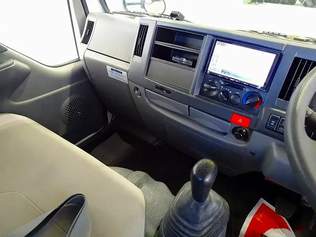 AC PS PW(フロントのみ) SRS ABS キーレス 社外メモリーナビ/フルセグTV/DVD(NX616) ETC ターボ アイドリングストップ|いすゞ エルフ TRG-NHS85A(4WD)の写真9