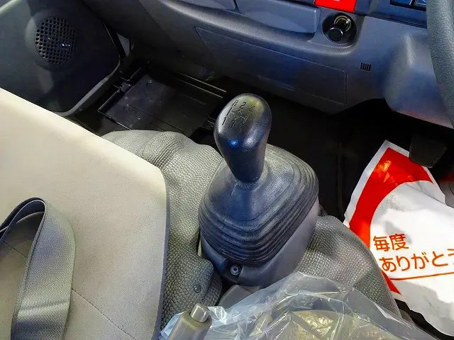 フロア5MT|いすゞ エルフ TRG-NHS85A(4WD)の写真15