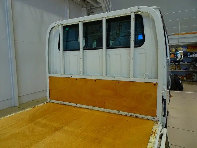 荷台内寸:206×161×38 三方開 床板張替え 垂直パワーゲート 600kg 新明和/RE06-1133 長:83cm/有効長:70cm 幅:158cm 左リア支柱PGスイッチ|いすゞ エルフ TRG-NHS85A(4WD)の写真27