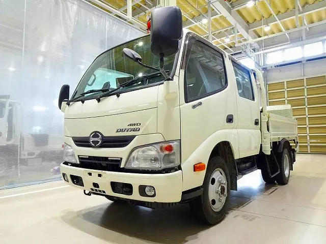 日野 デュトロ TKG-XZU685M(4WD)の写真1
