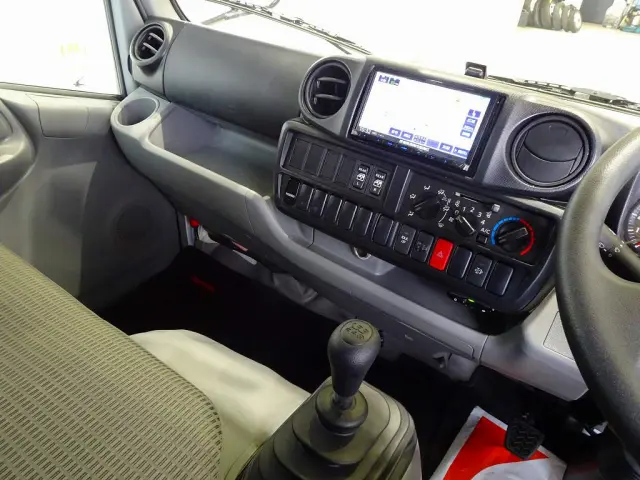 AC　PS　PW(フロント/リア)　SRS　ABS　集中ドアロック　社外メモリーナビ/ワンセグ/CD(MDV-D307BT)　ETC　ドラレコ　ターボ　フォグランプ　リアヒーター/クーラー付|トヨタ トヨエース LDF-KDY281(4WD)の写真9