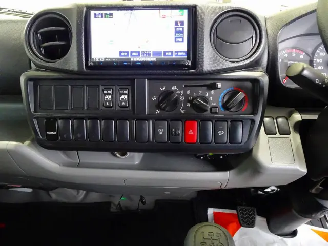 AC　PS　PW(フロント/リア)　SRS　ABS　集中ドアロック　社外メモリーナビ/ワンセグ/CD(MDV-D307BT)　ETC　ドラレコ　ターボ　フォグランプ　リアヒーター/クーラー付|トヨタ トヨエース LDF-KDY281(4WD)の写真10