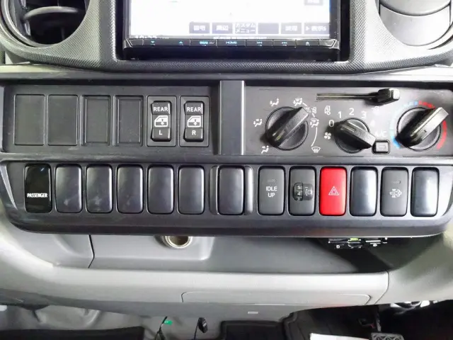 AC　PS　PW(フロント/リア)　SRS　ABS　集中ドアロック　社外メモリーナビ/ワンセグ/CD(MDV-D307BT)　ETC　ドラレコ　ターボ　フォグランプ　リアヒーター/クーラー付|トヨタ トヨエース LDF-KDY281(4WD)の写真11