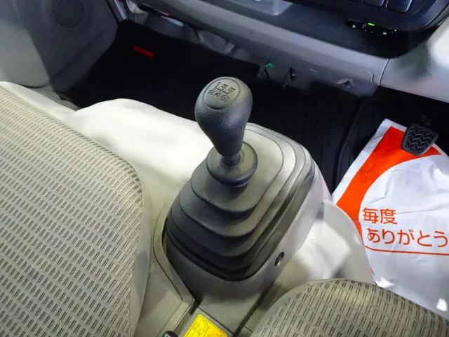 フロア5MT|トヨタ トヨエース LDF-KDY281(4WD)の写真16