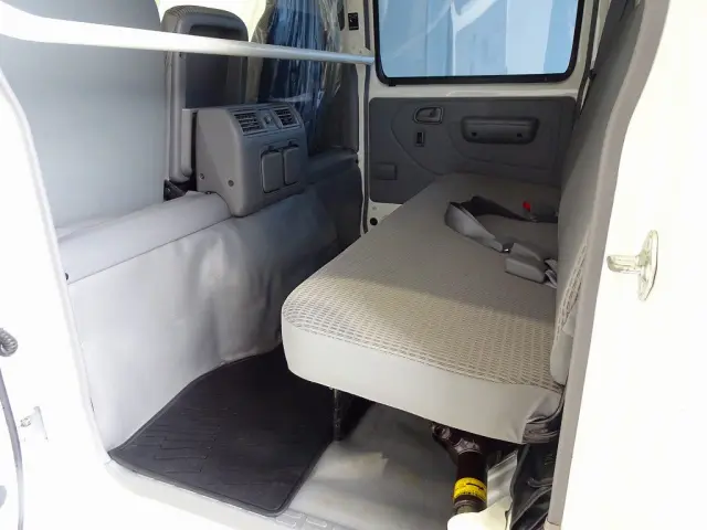 Wキャブ　6人乗り　PW(フロント/リア)　リアヒーター/クーラー付　リアガラス三面スモークフィルム貼り|トヨタ トヨエース LDF-KDY281(4WD)の写真23