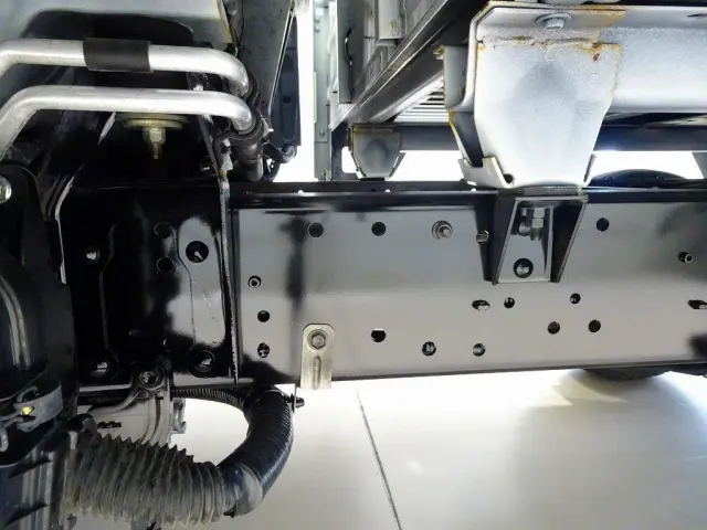 左シャシリア工具箱　シャーシは 錆止め/マフラー塗装 仕上げに力を入れています。|トヨタ トヨエース LDF-KDY281(4WD)の写真40