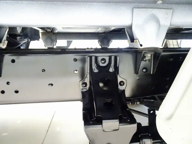 左シャシリア工具箱　シャーシは 錆止め/マフラー塗装 仕上げに力を入れています。|トヨタ トヨエース LDF-KDY281(4WD)の写真41