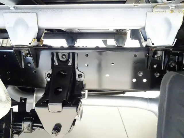 左シャシリア工具箱　シャーシは 錆止め/マフラー塗装 仕上げに力を入れています。|トヨタ トヨエース LDF-KDY281(4WD)の写真46