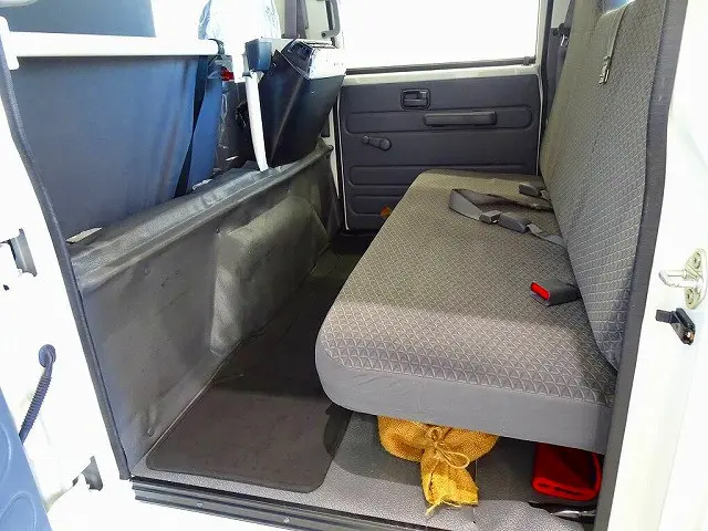 Wキャブ 6人乗り PW(フロントのみ) リアヒーター/クーラー付|いすゞ エルフ TRG-NHS85A(4WD)の写真24