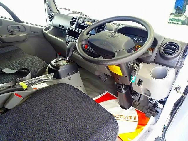 AC PS PW SRS ABS 集中ドアロック AM/FMラジオ ルームミラー式バックモニター アドブルー ターボ フロアAT 2ペダル|トヨタ ダイナ 2DG-GDY281(4WD)の写真5