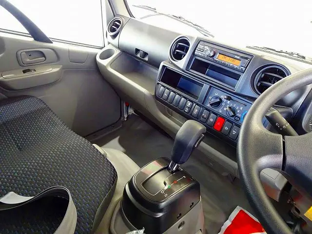 AC PS PW SRS ABS 集中ドアロック AM/FMラジオ ルームミラー式バックモニター アドブルー ターボ フロアAT 2ペダル|トヨタ ダイナ 2DG-GDY281(4WD)の写真9