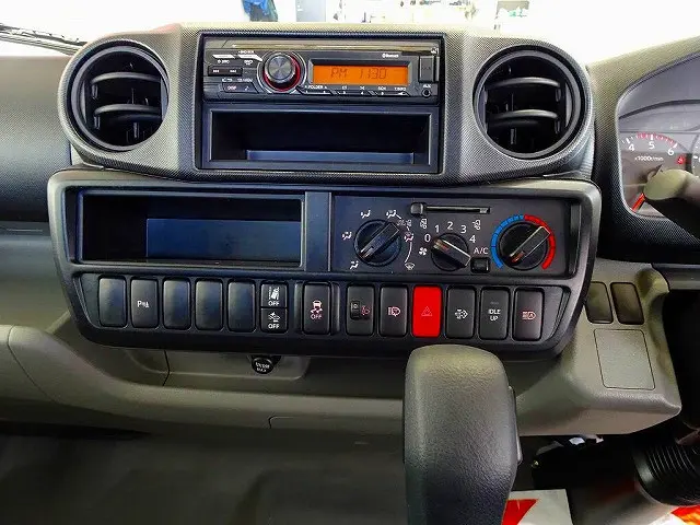 車線逸脱警報装置 衝突被害軽減ブレーキ トラクションコントロール ヘッドライトウォッシャー クリアランスソナー|トヨタ ダイナ 2DG-GDY281(4WD)の写真10