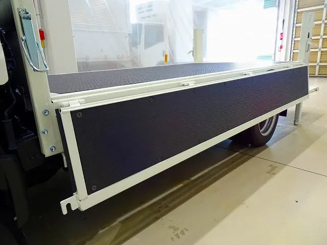 荷台内寸:306×161×38 三方開 垂直パワーゲート 600kg 極東開発/V601B-1MKT1 長:85cm/有効長:75cm 幅:157cm 左リア支柱PGスイッチ|トヨタ ダイナ 2DG-GDY281(4WD)の写真25