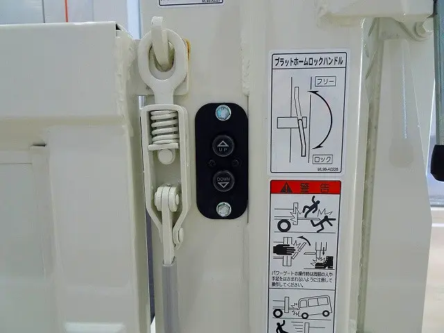 垂直パワーゲート 600kg 極東開発/V601B-1MKT1 長:85cm/有効長:75cm 幅:157cm 左リア支柱PGスイッチ|トヨタ ダイナ 2DG-GDY281(4WD)の写真30