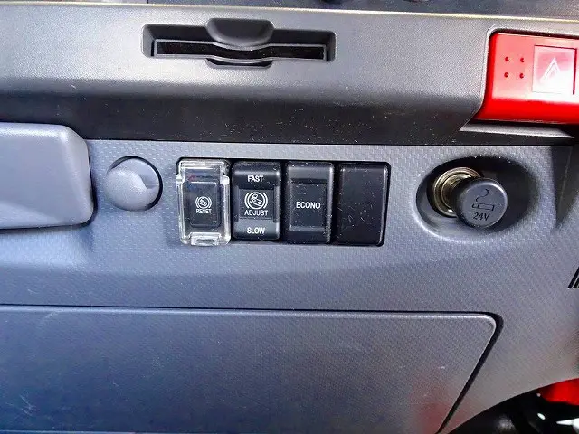 いすゞ エルフ TRG-NPR85AR(2WD)の写真12