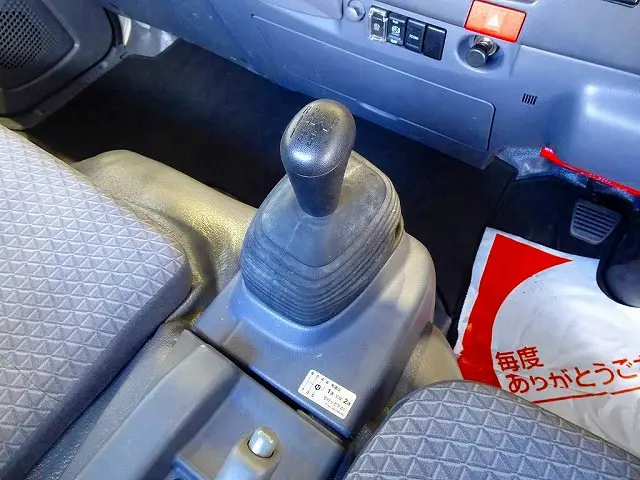 フロア6MT|いすゞ エルフ TRG-NPR85AR(2WD)の写真14