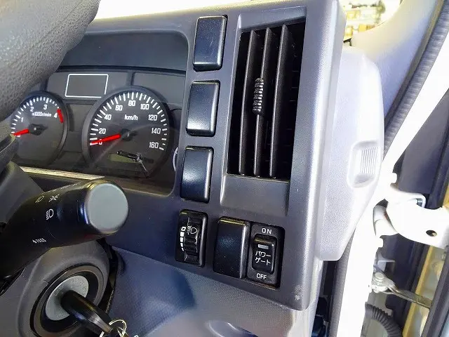 いすゞ エルフ TRG-NPR85AR(2WD)の写真16
