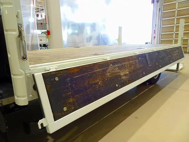 荷台内寸：443×208×38　三方開　左右セイコーラック　埋め込みフック3対　2段折れ式垂直パワーゲート 800kg付|いすゞ エルフ TRG-NPR85AR(2WD)の写真26