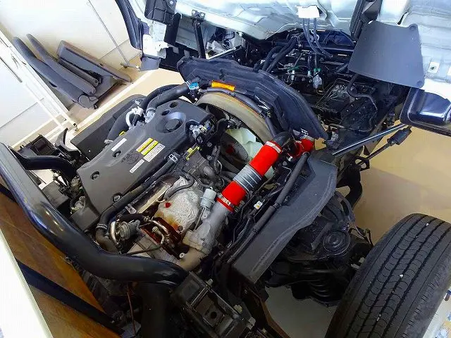 エンジンルーム|いすゞ エルフ TRG-NPR85AR(2WD)の写真35