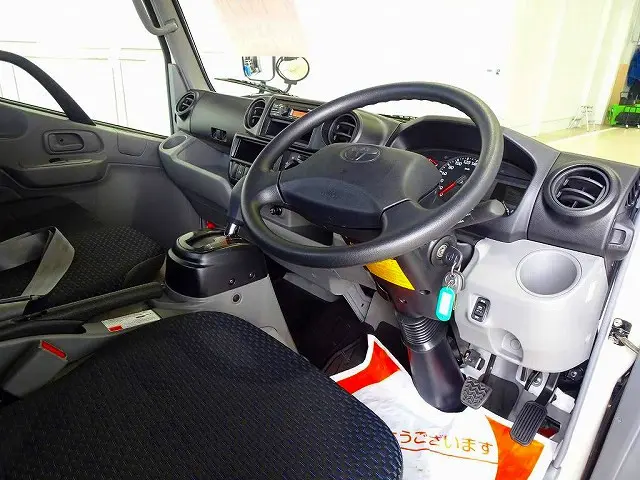 AC PS PW SRS ABS 集中ドアロック AM/FMラジオ ルームミラー式バックモニター アドブルー ターボ フロアAT 2ペダル|トヨタ ダイナ 2DG-GDY281(4WD)の写真5